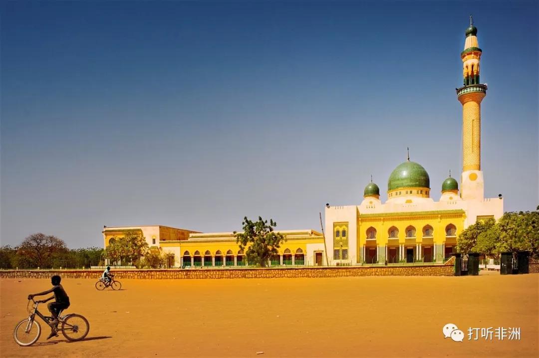 1960年尼日尔独立时成为首都