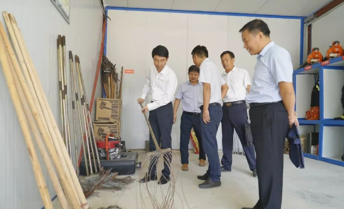 长假第二天,县长刘欲晓暗访了这件事