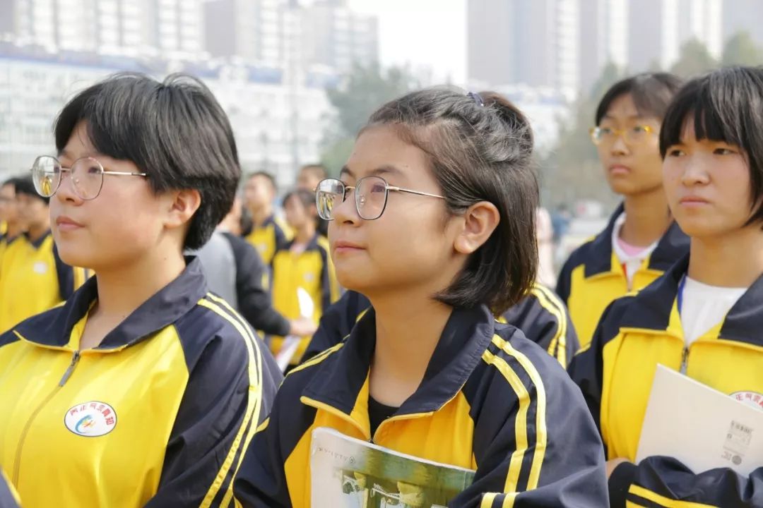 衡水市第十四中学高一a部优秀学生被表彰_同学