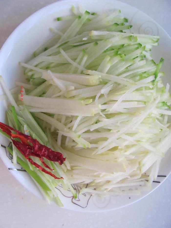 原创清炒萝卜丝可以有效解决人们营养过剩的问题味道也不错