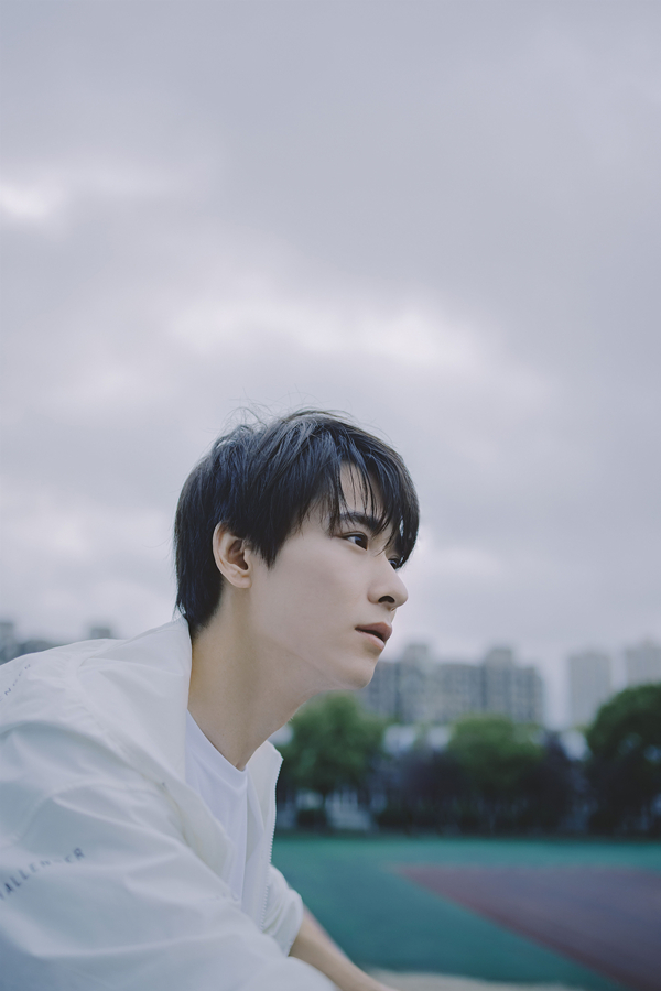 吴昊泽盐系写真曝光 清冷优越诠释治愈魅力