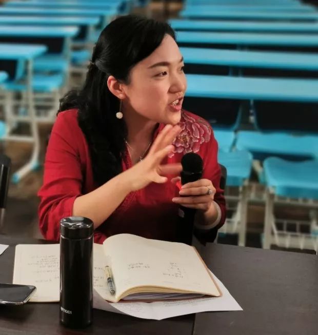 陈秀娟老师连连称赞我校语文教研活动求真求实,让老师真正地成长起来.