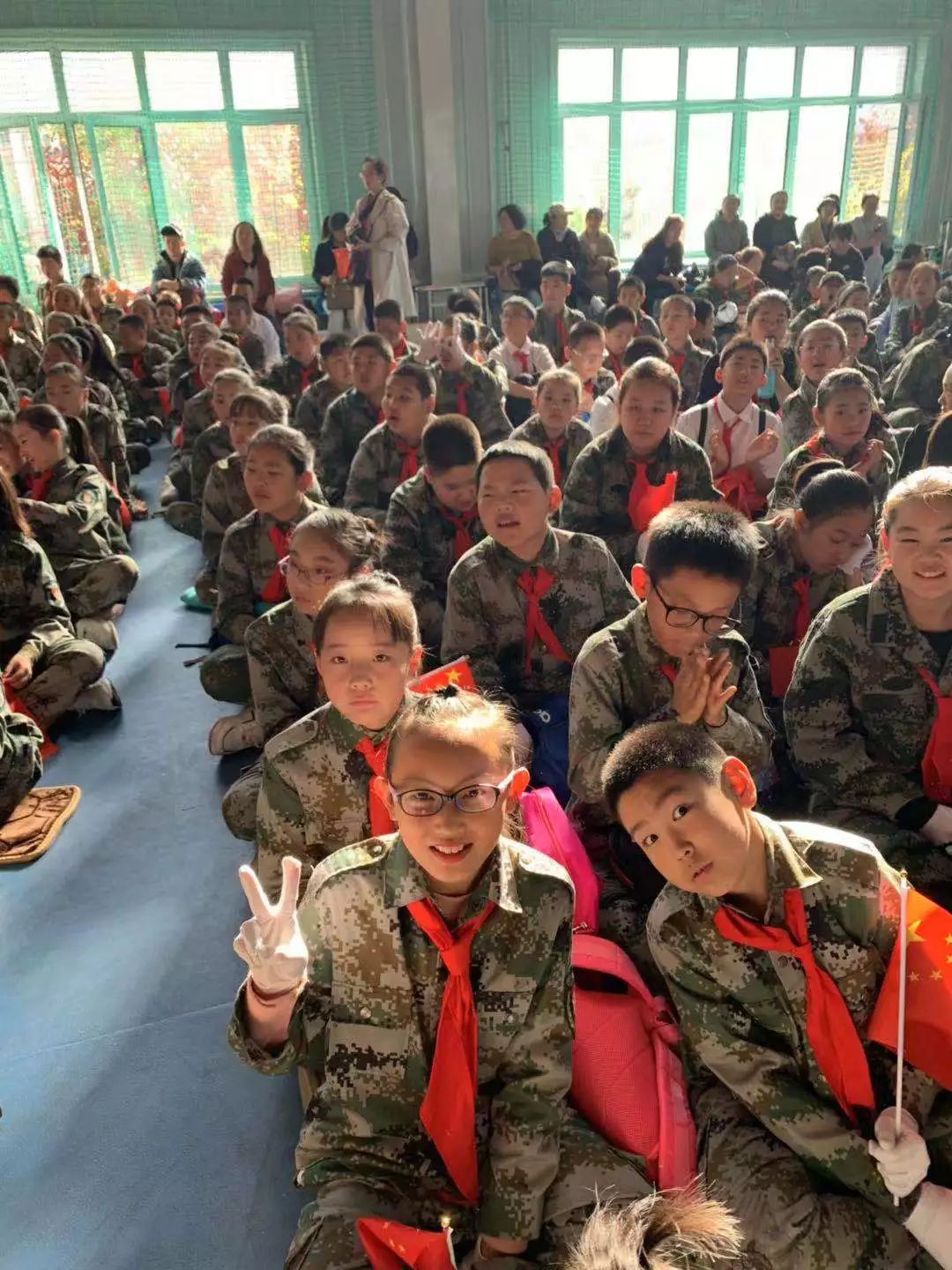 海拉尔区伊敏小学庆祝新中国成立70周年筑梦新时代我为祖国点赞