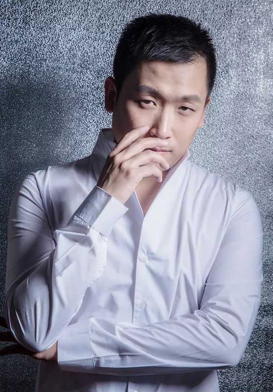 青年导演,编剧,演员"我就是一蹬三轮的,配不上你这开宝马的!