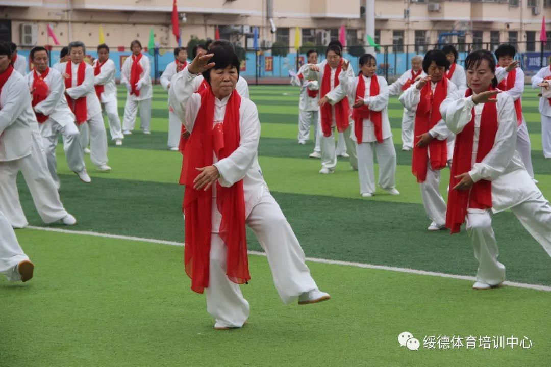 隨後,24式太極拳,42式太極拳,太極蓮花扇,32式太極劍,36式太極刀等由