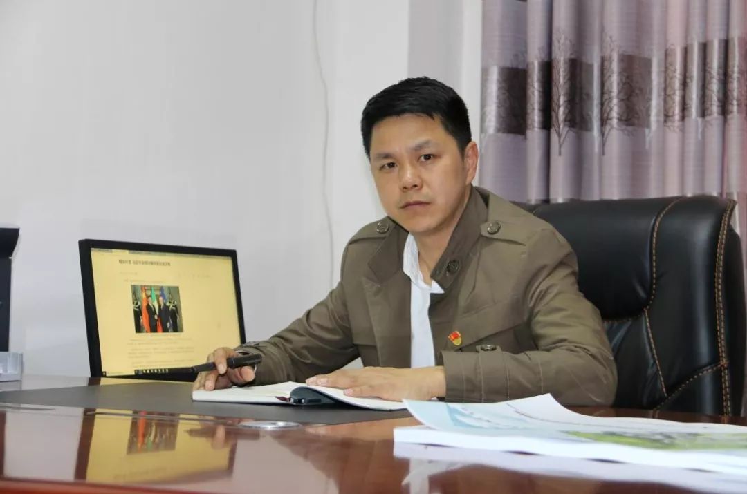 优秀支教工作者台江县中等职业学校党支部书记校长张帆