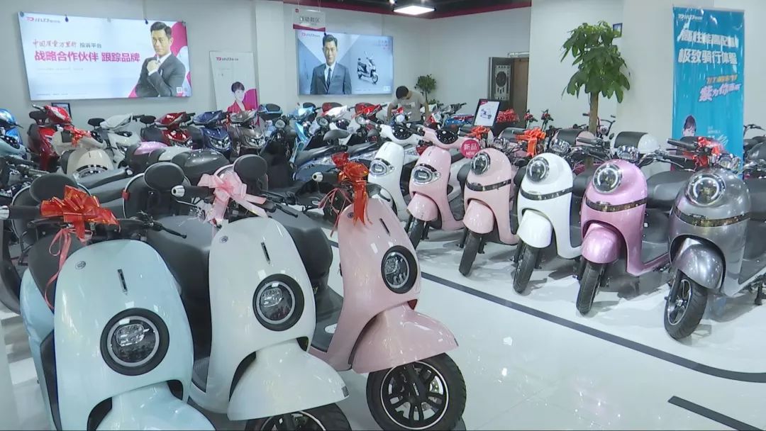 32处占道销售修理电瓶车 已查处_电动车