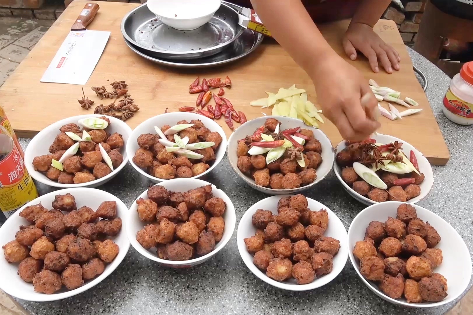 陕北名吃八大碗农村霞姐一次做了8碗大家都说吃美了