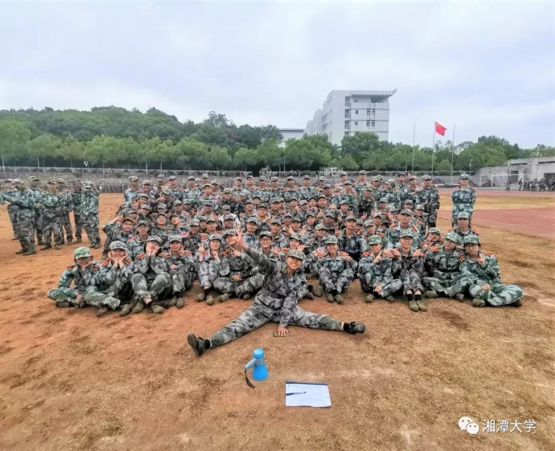 嘘,来听听我和教官的小故事_军训