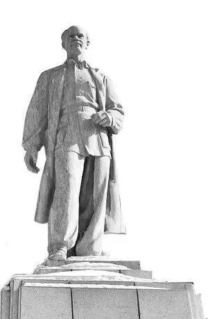 金融街电讯多伦多公司一行参观白求恩故居