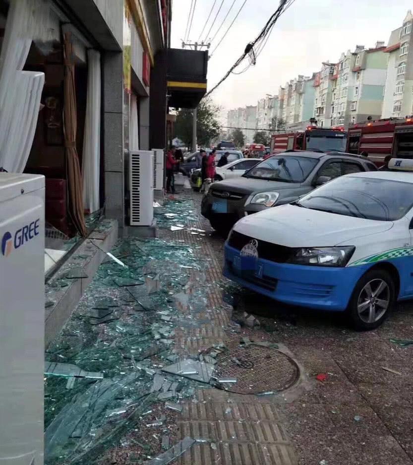 大连旅顺一居民楼清晨突发爆燃 窗框被炸飞