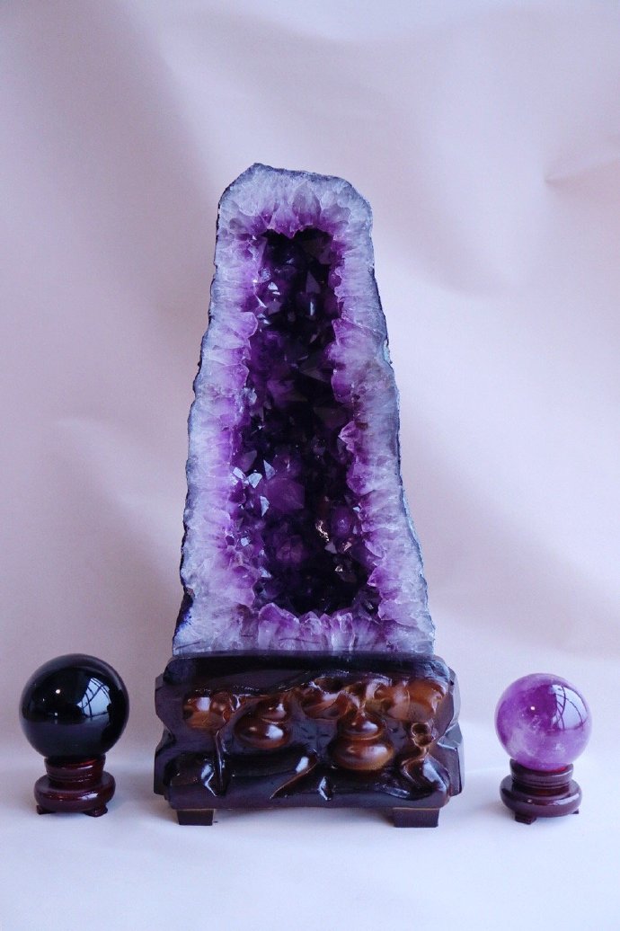 紫水晶洞的寓意和象征图片