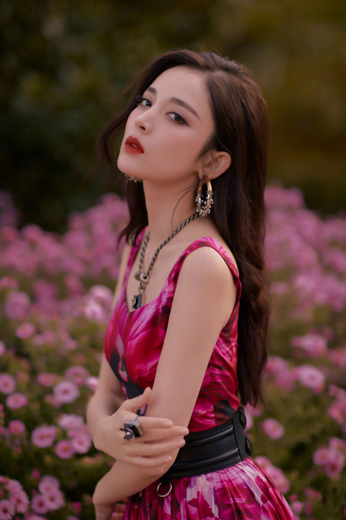 梦幻浪漫女星玫粉色花蕾连衣裙甜美动人