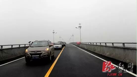 随后的十多年里,仅沅江市就相继建成了茅草街大桥,赤山大桥,黄茅洲