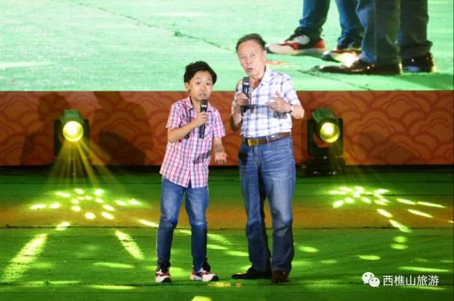 黄俊英何宝文联袂出演西樵山重阳夜一片欢腾