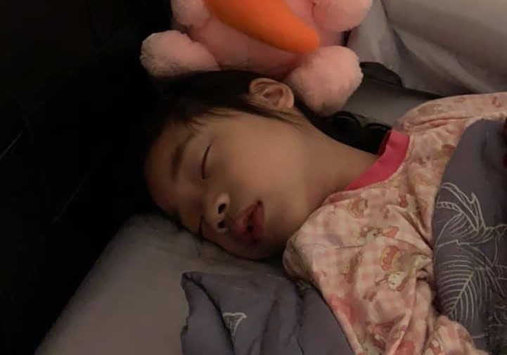 不过据可乐了解,小朋友如果喜欢张着嘴睡觉的话,有可能会影响到脸型
