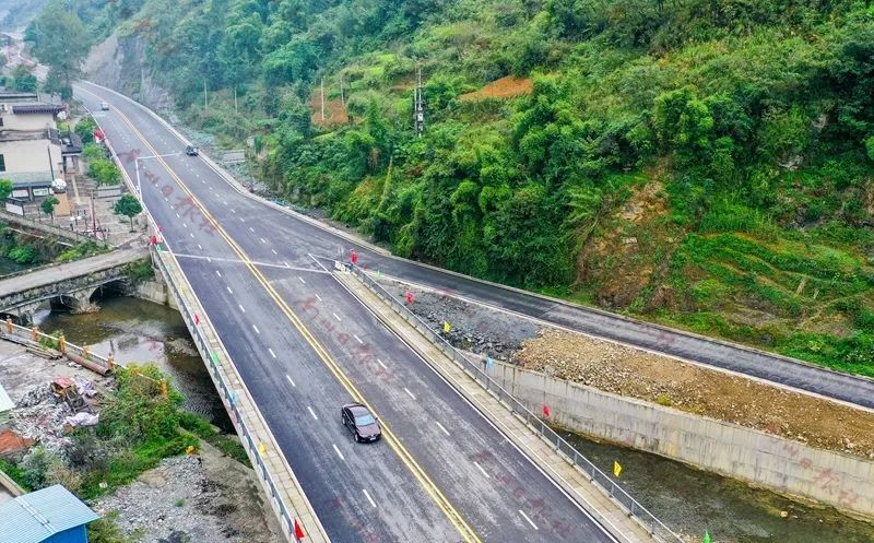 天马旅游公路通车了今后去金佛山更安全