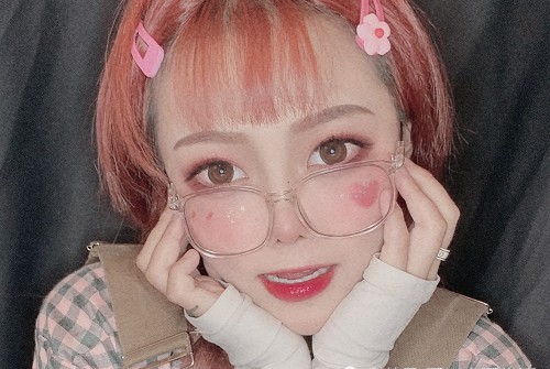 顾茜茜发与薛之谦合照p图太过遭群嘲网友快认不出谦谦了