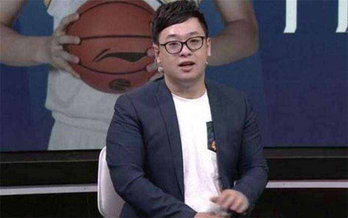 面对质疑,美国网友拿柯凡说事:他当年骂詹姆斯猩猩也没道歉!