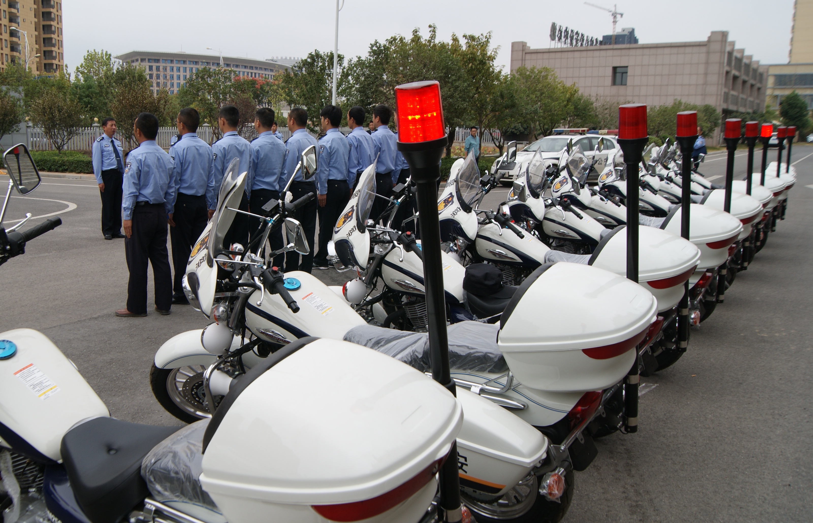 武穴市公安局举行警用摩托车发放仪式
