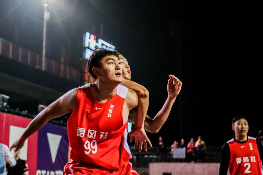 新雷风社连续作战,迎来"全新战队"八克白的挑战;相比于言午队,八克白