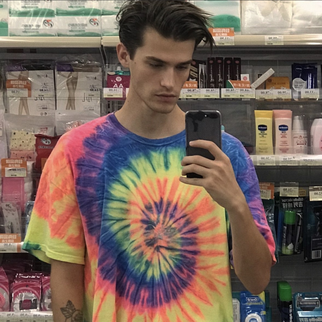 原创立陶宛神仙男孩,陪女友比赛自己却机缘巧合成了男模