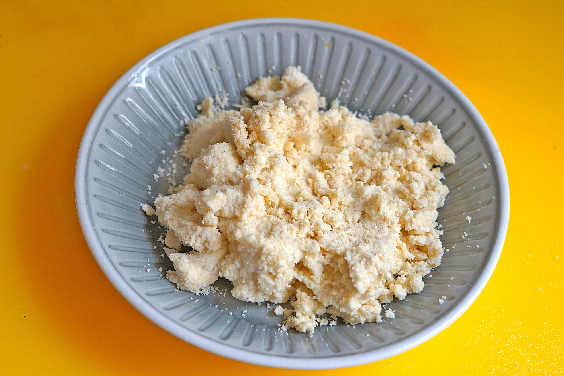 猪肉里放点豆渣这样搅一搅,比红烧狮子头还要好吃,一口一个超香_丸子