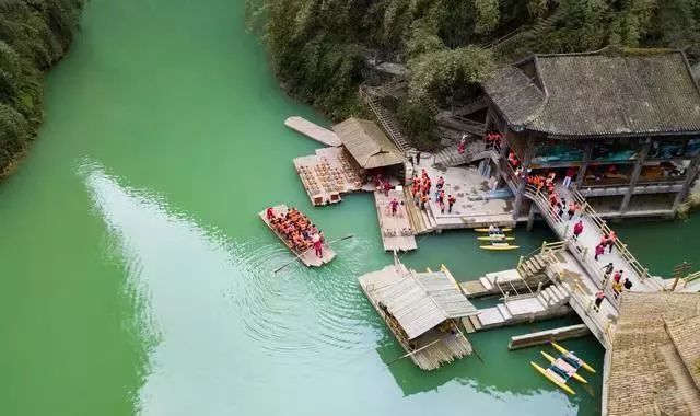 阿依河 | 竹板桥上仰望秋色,阿依河里竹筏放歌