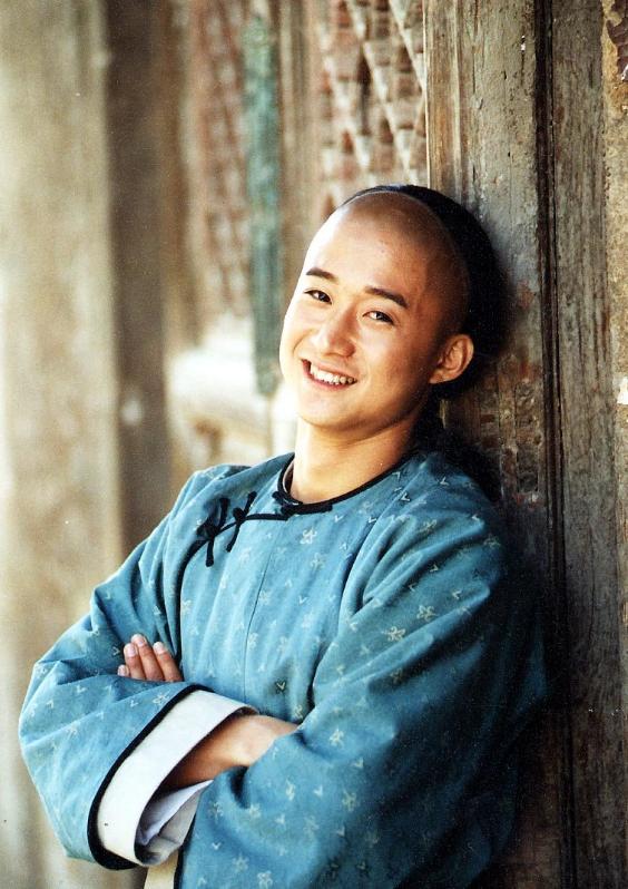 从太极宗师,战狼到攀登者,原来,你是这样的吴京!_小时候