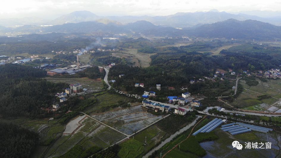 莲塘莲塘镇位于浦城县境西部,地处北纬27°45,东经118°23之间,平均