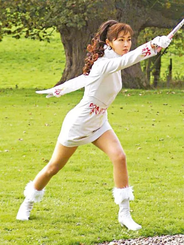 一想到马小玲就想到那双42吋的大长腿