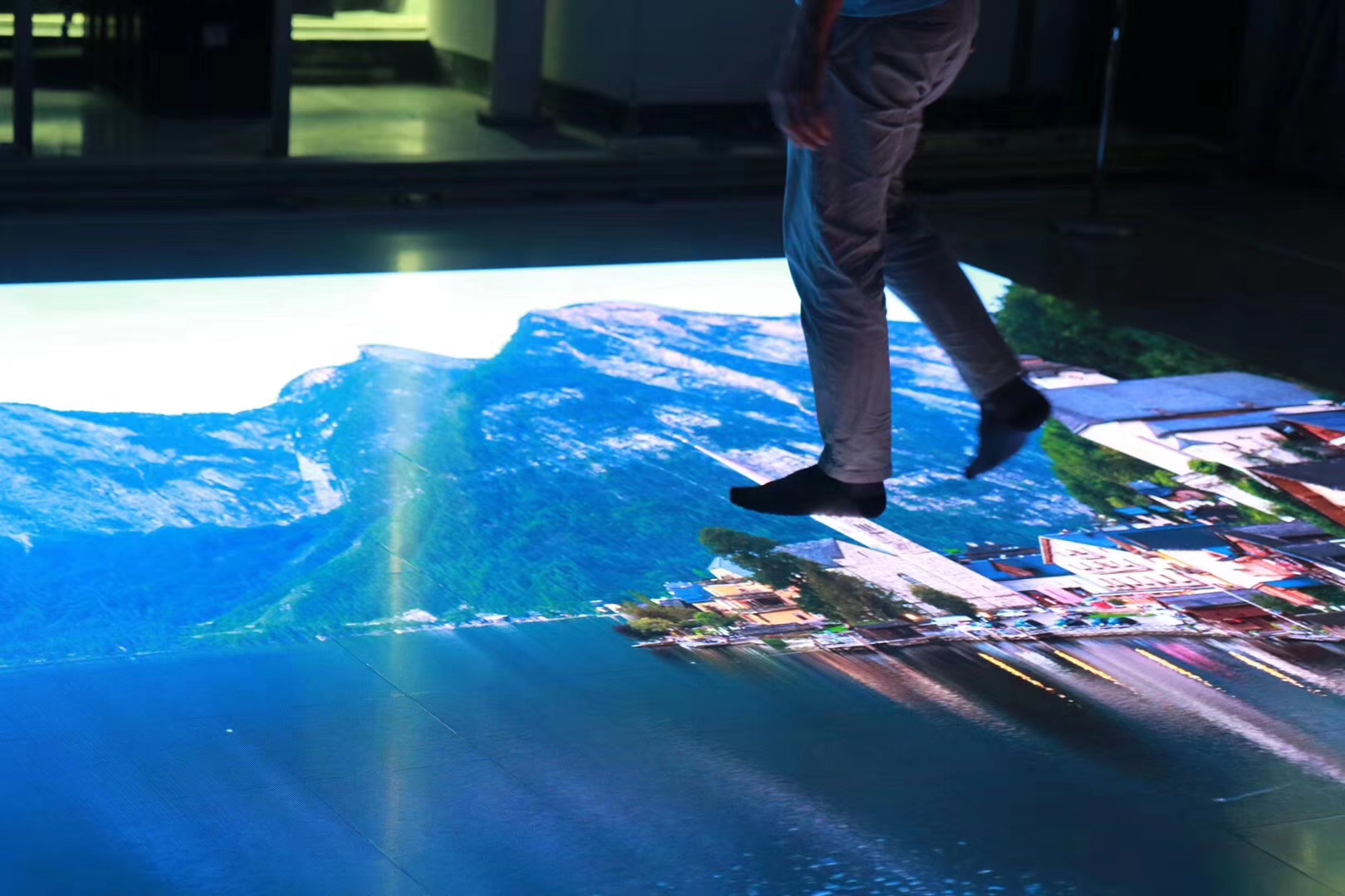 迪奥通科技智能互动感应led舞台地砖屏(地板屏)的科技美
