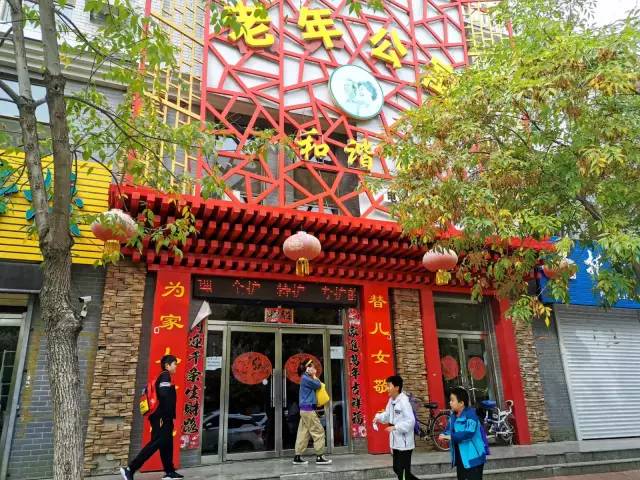 园老年公寓,因为老薛提前为老人们联系了做公益的"竹林堂"爱心万里行