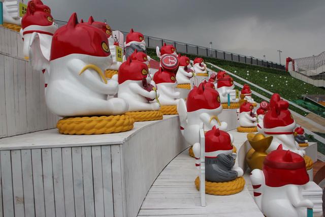 原创重庆一景区现网红"祈福喵寺" 节假日30万市民前来敲钟祈福许愿
