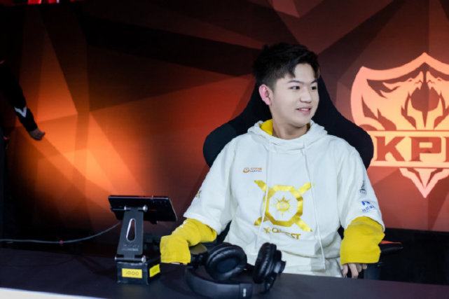 kpl:双q大战升级,qghappy首发换hurt,网友:还想打四保一?