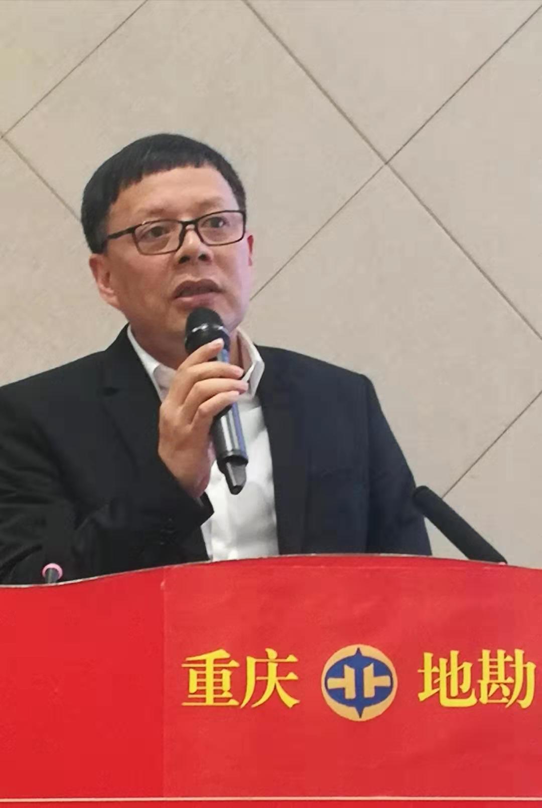 刘东升说:"今天,非常高兴,也非常荣幸能应邀参加雷