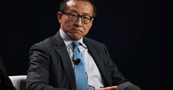 蔡崇信:我处在风暴中 希望能帮双方找到和解办法