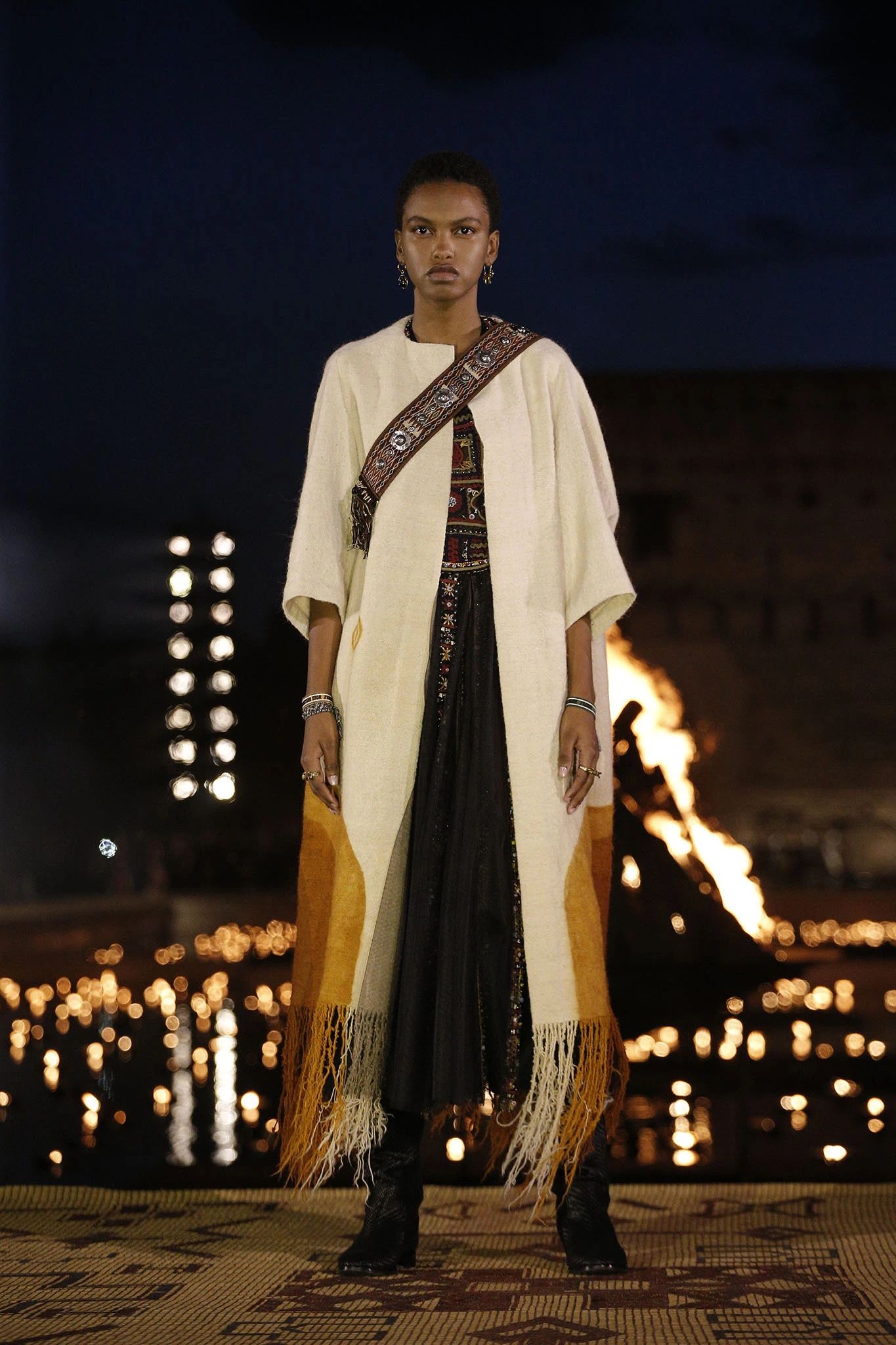 yves saint laurent创造力最旺盛的时候,他推出了一组非洲主题的服装