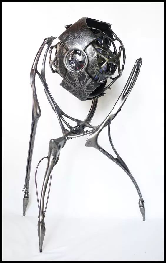 他创作的究竟是雕塑还是恐怖的外星科幻艺术