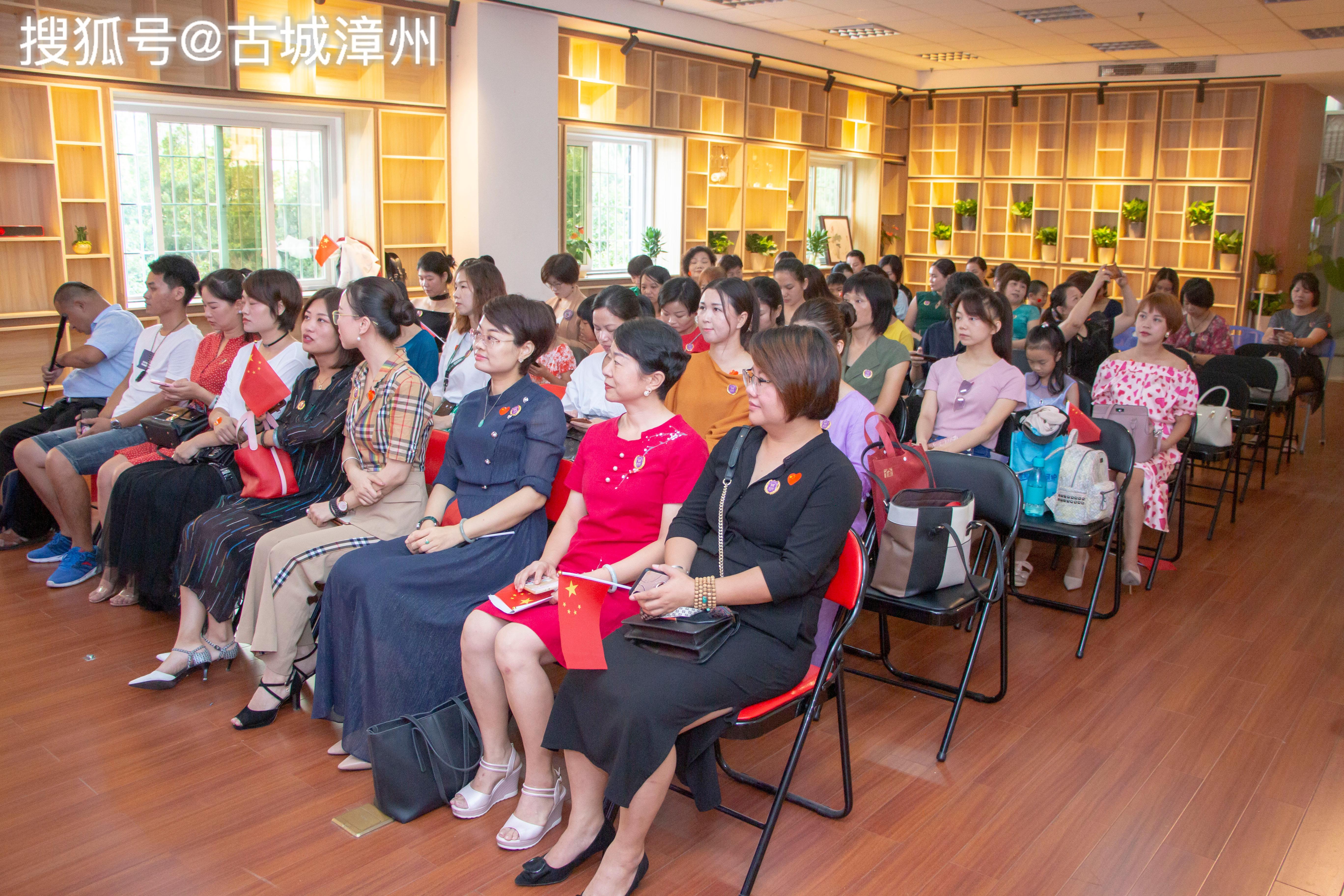 漳州美女会平台于2014年2月由霍凌女士发起成立,共有全漳州各县市会员