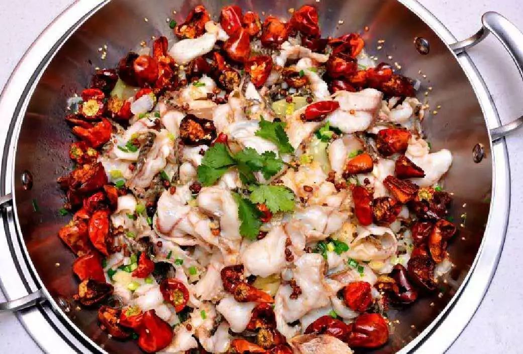 川味炝锅鱼,经典老味道,份量大到惊人,吃1次就被圈粉!