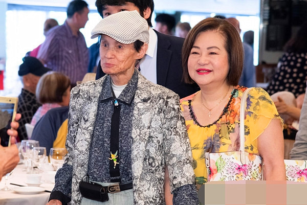 原创92岁宝岛歌王疑遭看护喂毒67岁妻子开记者会说明经过