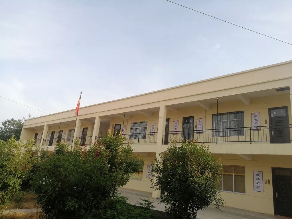 长安孔子书院校歌作词 朱子玄 (12岁)蒹葭苍苍,白露为霜,华夏子孙