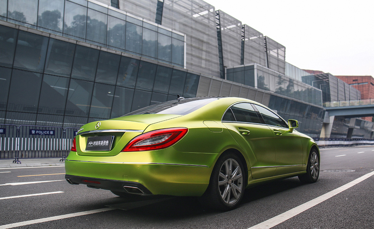 奔驰cls300车身改色电光荧光绿