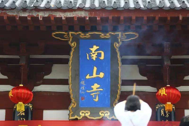 交通指南地址:三亚市崖州区崖城镇南山景区开放时间:8:00-17:30门票