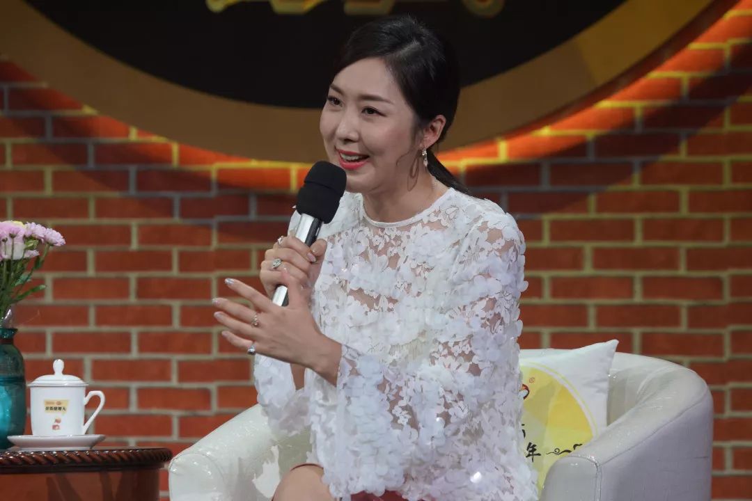 中央广播电台主持人徐曼乐评人邓柯"《北京的金山上》,唱出了藏族人民