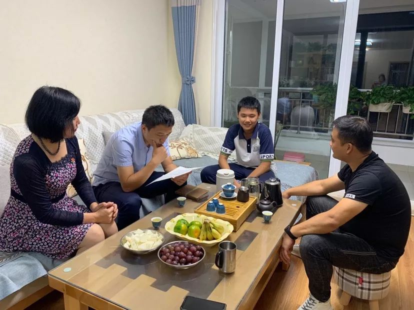 565期用爱走访每一个家庭用心走近每一个学生李沧区实验初中千师访