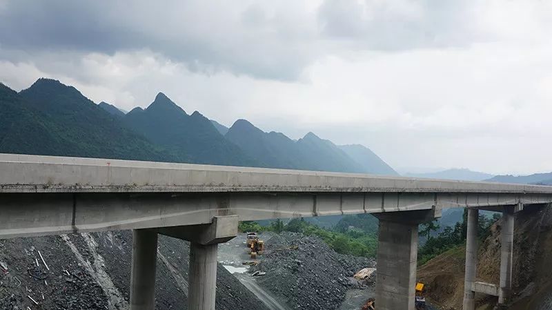 利川至咸丰高速公路图片