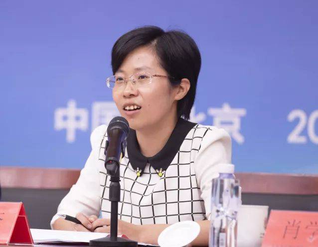 教育部高教司人文社科教育处调研员杨华杰致辞,主要介绍了一流专业