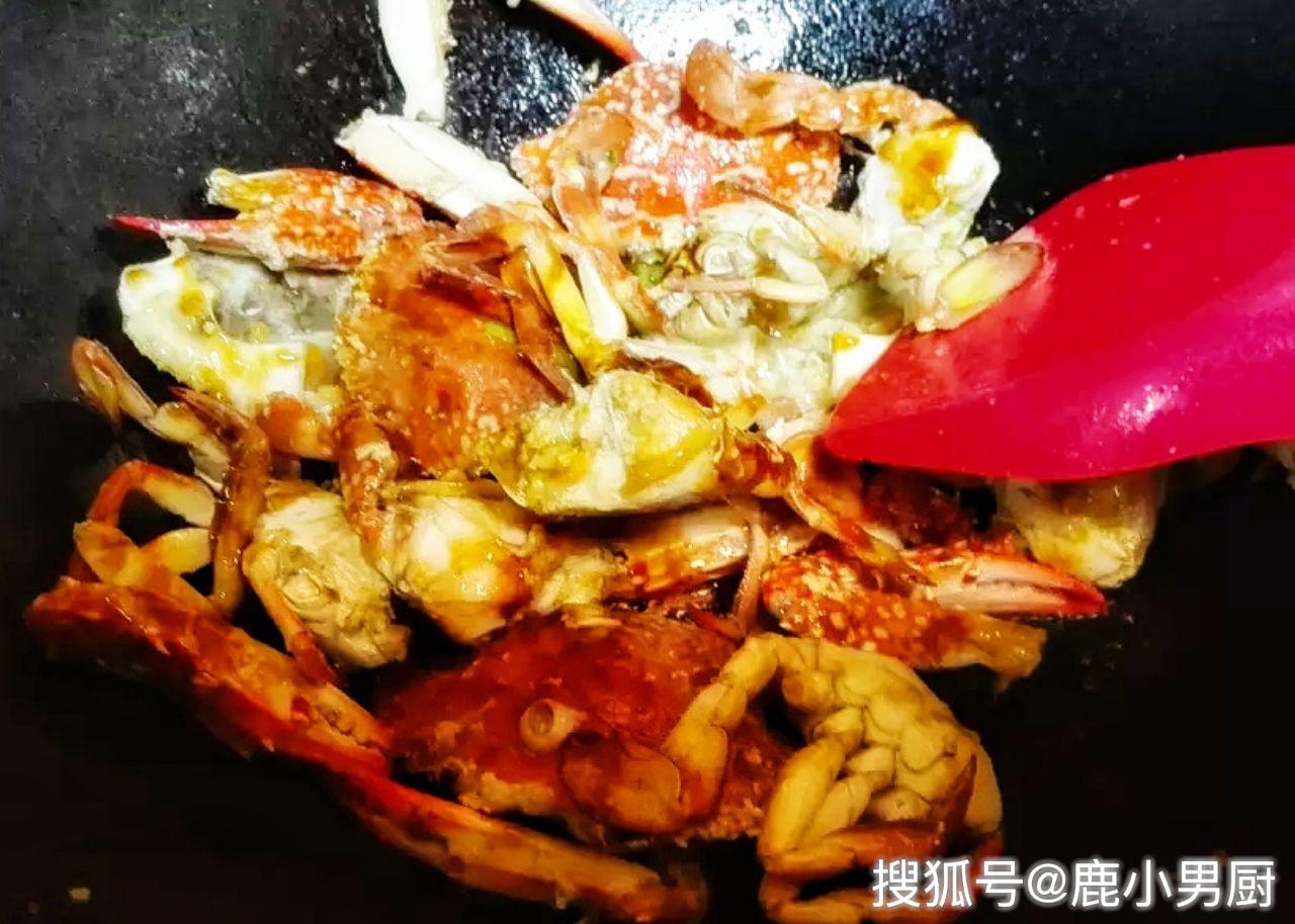 原創飯店大廚教你姜蔥炒蟹,醬鹹鮮辣,殼酥爽脆,關鍵蟹肉還鮮嫩美味